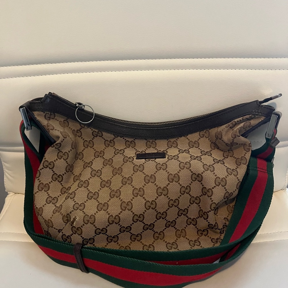 Gucci authentic shoulder bag and card holder